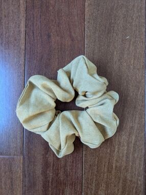 Rose maternité Yellow Scrunchie